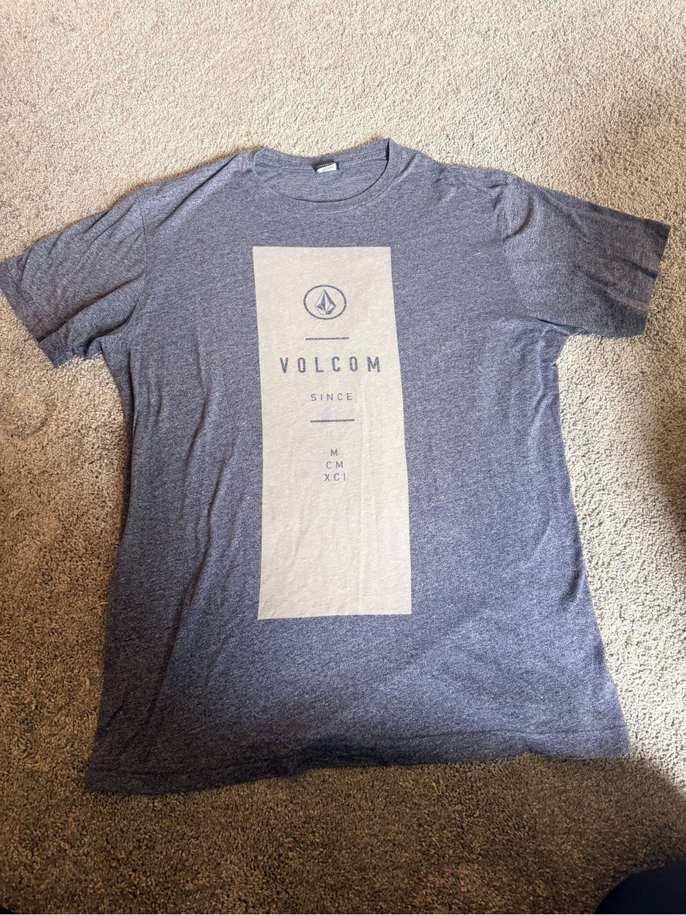 Volcom Men's Heather Blue Graphic Short Sleeve Tee with Cream Center Panel